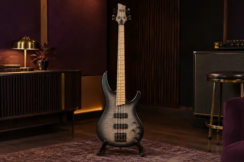 Basse électrique Ibanez GSR200SM-NGT quatre cordes en finition Natural Gray Burst sur un support